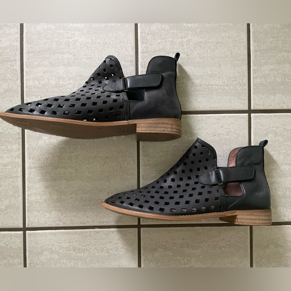 Musee & Cloud mesh booties
